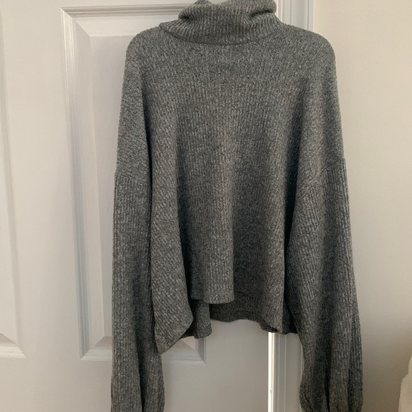NWOT hollister grey turtleneck - Picture 1 of 4